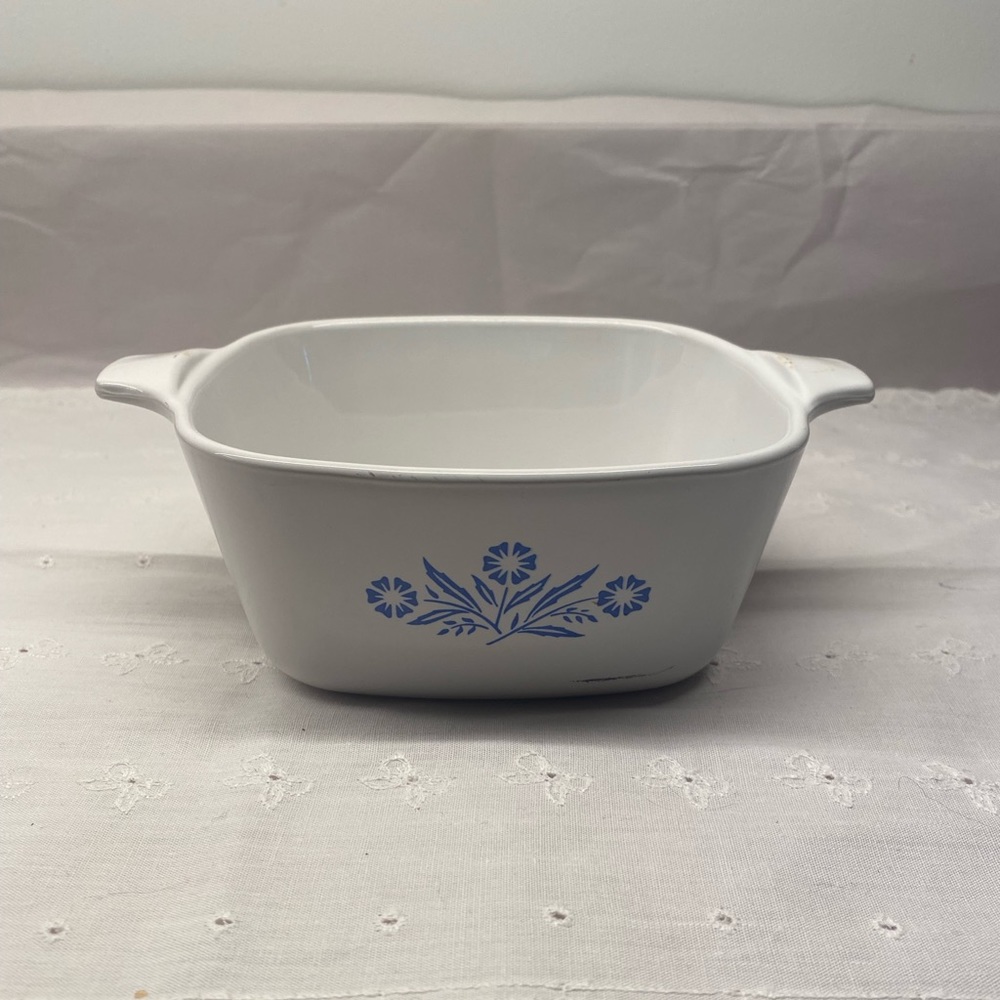 Vintage Corning Ware Baking Dish. Blue Cornflower Design. 2 3/4 Cup.
